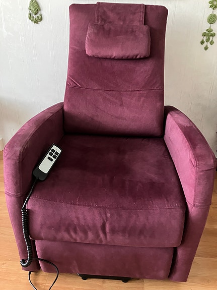 Sähköinen kippaava seniorituoli