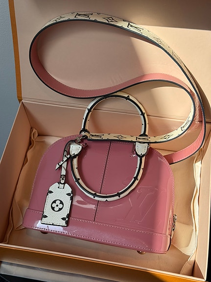 Louis Vuitton Alma bb vaaleanpunainen patentti nahka crossbody käsilaukku