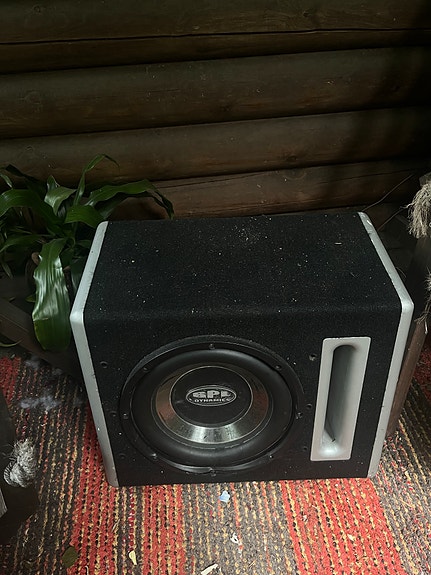 subwoofer koteloitu