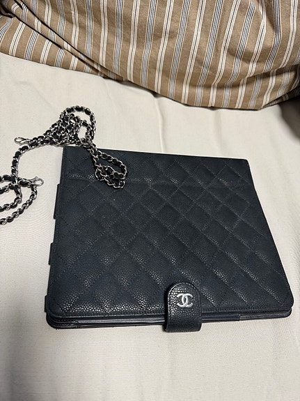CHANEL iPad-laukku