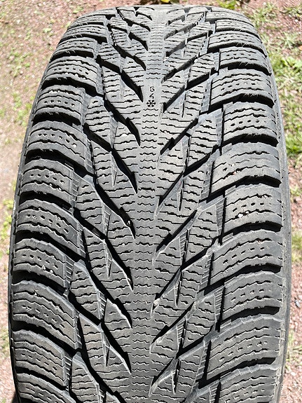 Kitkarenkaat (4 kpl) Hakkapeliitta R3 SUV 235/55/19