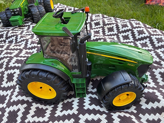Bruder John Deere leikkitraktori + kippiperävaunu + lietevaunu