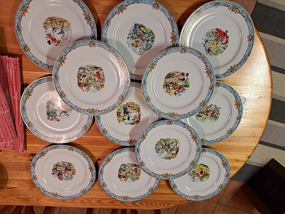 Disney 12 hengen astiasto