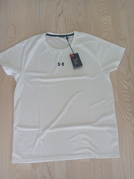 Under armour tekninen paita (uusi)