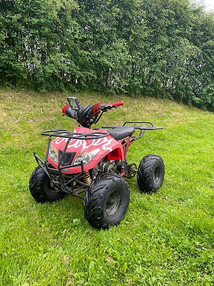 Punainen lasten mönkijä 110cc