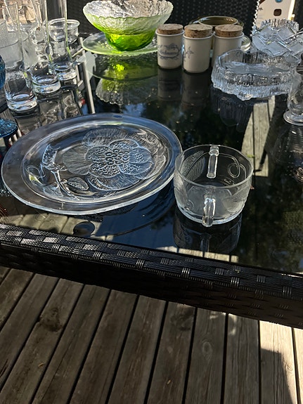 Iittala/ Nuutajärven lasin lasilautanen ja kuppi