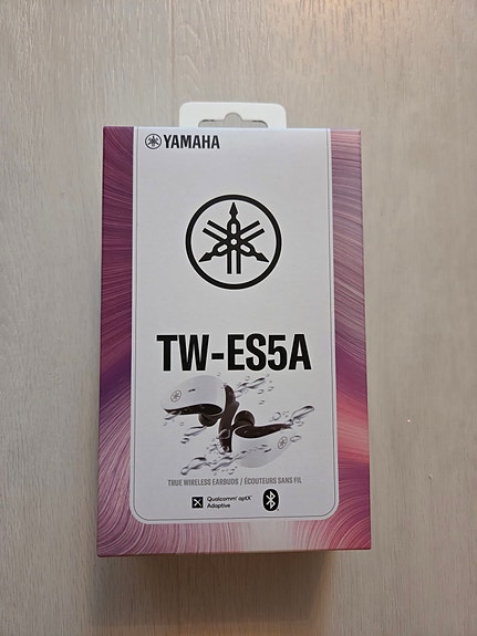 Valkoiset urheilukuulokkeet Yamaha TW-ES5A