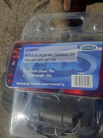 Tehtaan paketissa perävalot
