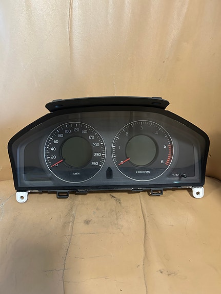 Volvo S80 d5 automaatin mittaristo