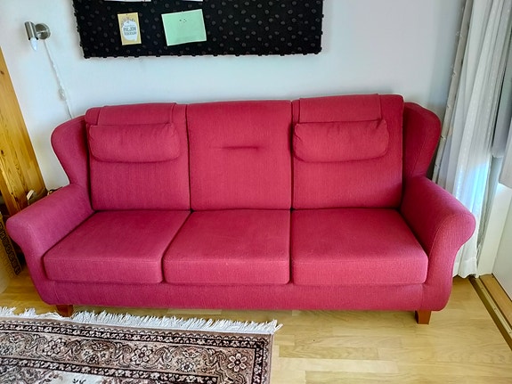Kahden ja kolmen istuttavat sohvat