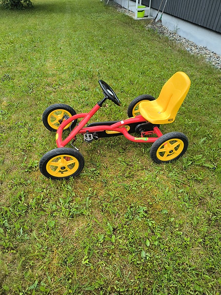 Berg polkuauto
