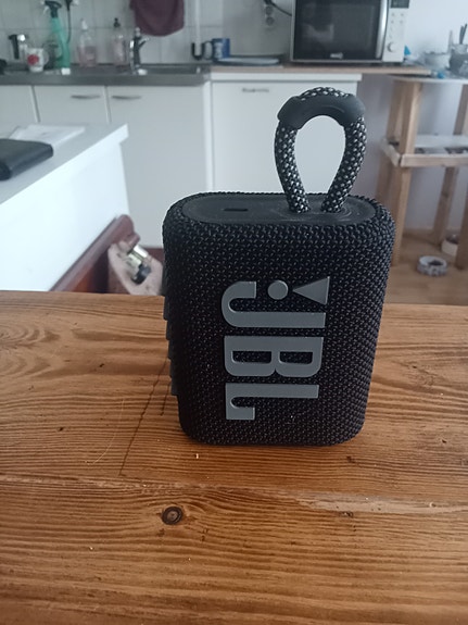 JBL kaiutin