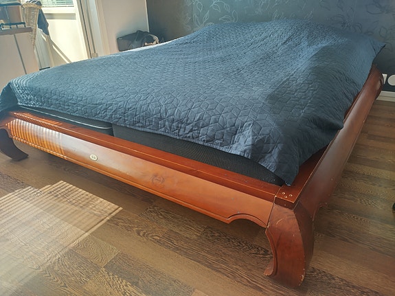 Akaasiapuinen Feng Shui sänky