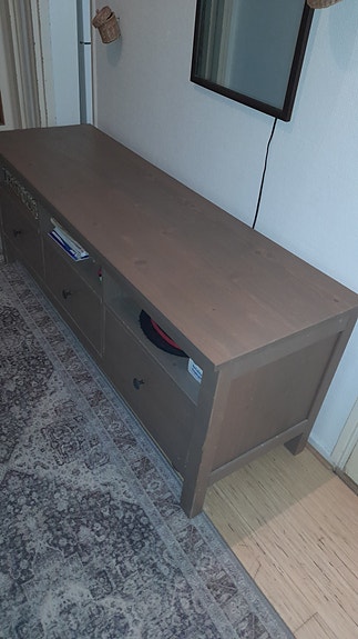 Myydään Ikea Hemnes ruskea tv-taso