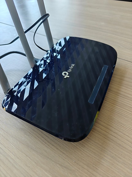 TP- link reititin (modeemi)