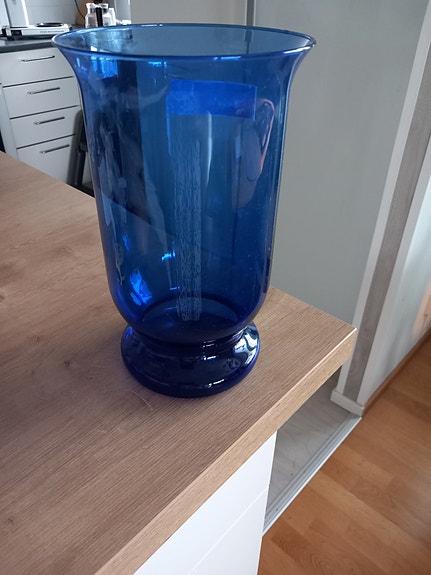 Iso maljakko