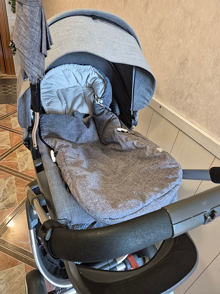 Stokke harmaat vaunut / rattaat