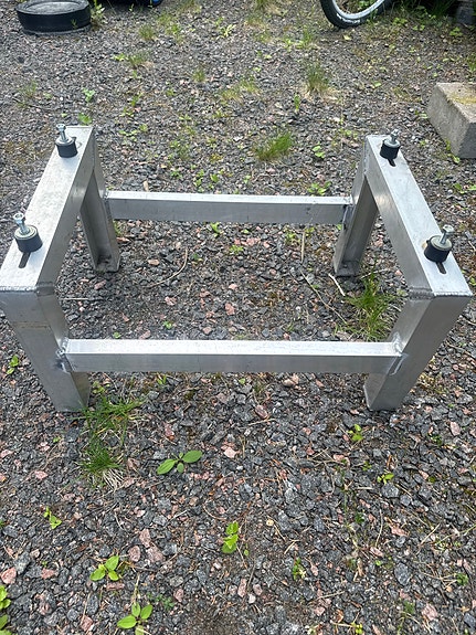 Metallinen teline / runko