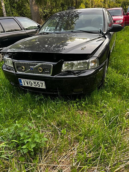 Volvo varaosiksi