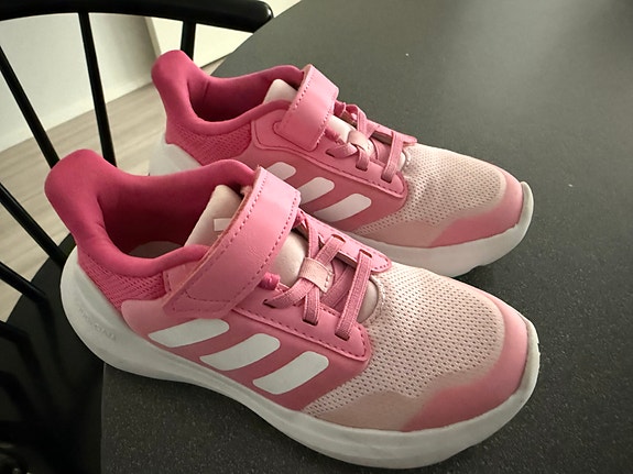 Adidas kengät koko 32