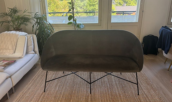 Moderni vihreä samettisohva