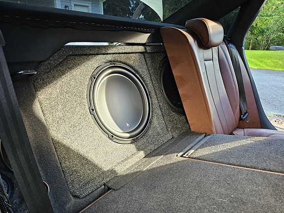 2x JL Audio 12w3v3 2ohm ja Audi B9 sopivat kotelot