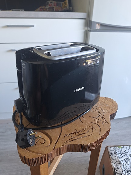 Myydään musta Philips leivänpaahdin