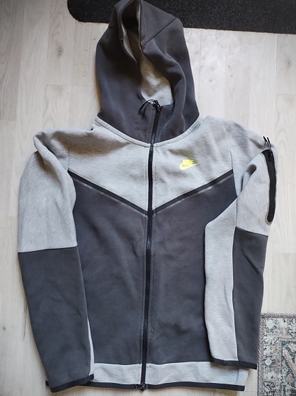 Niken tracksuit takki ja housut. Koko S