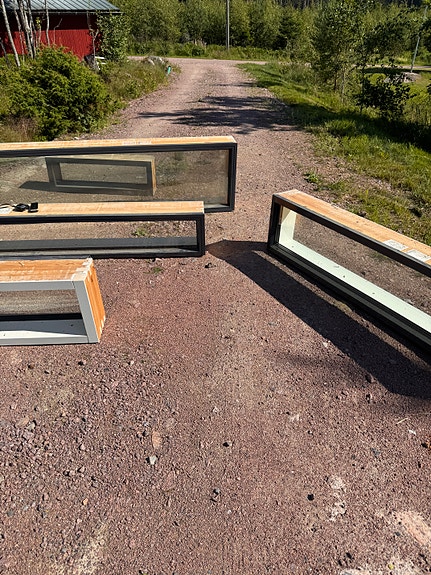 Pihlan ikkunoita karmeineen, 7 kpl