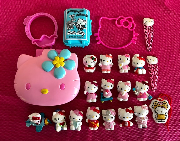 Hello Kitty hahmot ja muuta tavaraa