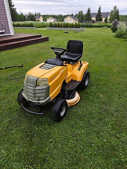 Stiga päältäajettava ruohonleikkuri