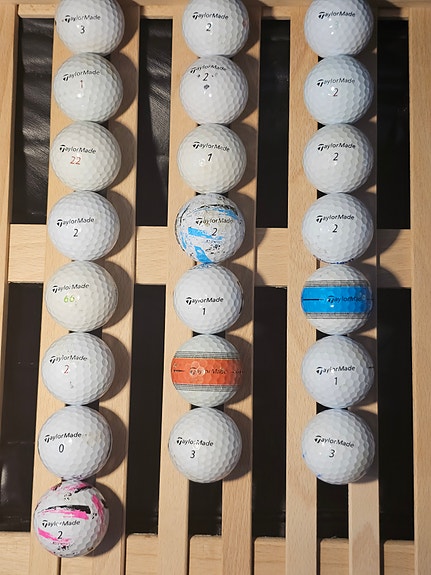 22 kpl Taylor Made löytöpalloja