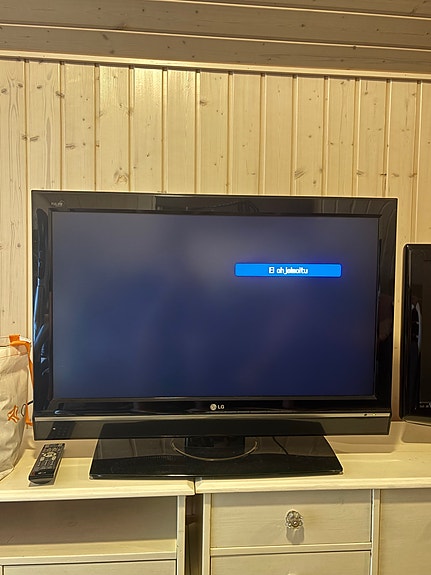 LG taulutelevisio kaukosäätimellä