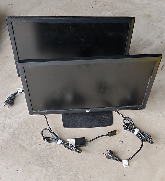 HP 22" näyttö 2kpl