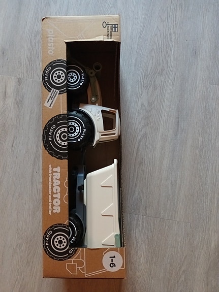 Plasto leikkitraktori peräkärryllä