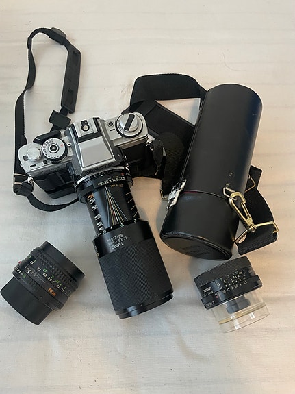 Minolta XG-M järjestelmäkamera 3 objektiivilla ja moottoriperällä