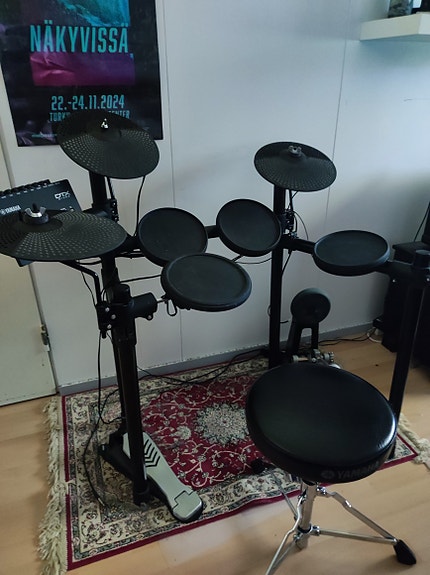 Yamaha DTX452K -sähkörummut