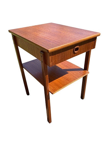 Teak yöpöytä