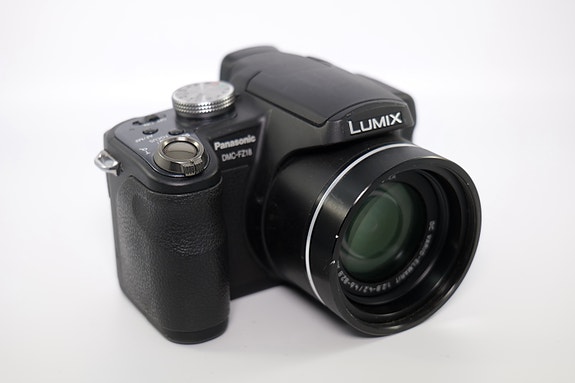 Panasonic Lumix DMC-FZ18 (18x Leica zoom)