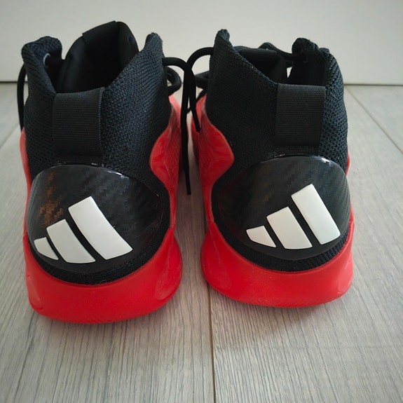 AE1 / Adidas koripallokengät