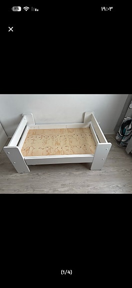 Unipuun valkoinen jatkettava sänky, ”Jatkopuu”