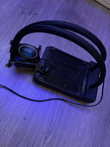 Nestekylmä CPU-jäähdytin