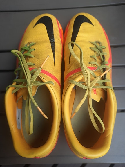 Nike jalkapallokengät nappulat keltainen oranssi