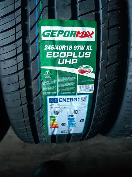 Gepormax 245/40r18 asennettuna