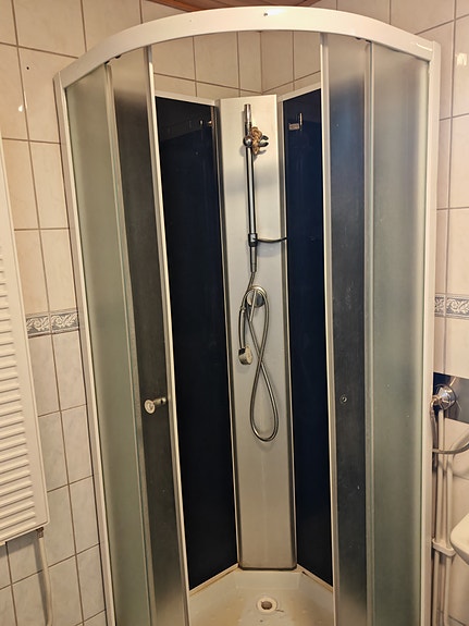 Suihkukaappi liukuovilla