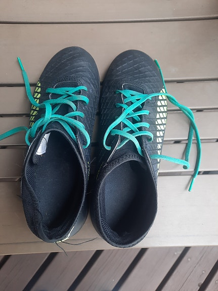 Puma jalkapallokengät koko 37 musta