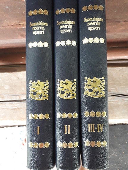 Suomen reservin upseerit -kirjasarja osat I–IV