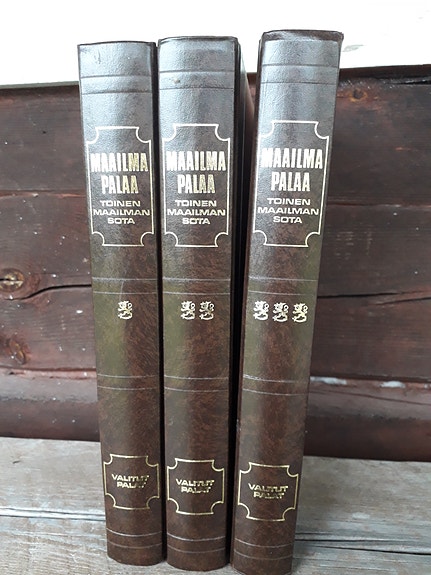 Maailma palaa – Toinen maailmansota 1–3 kirjasarja