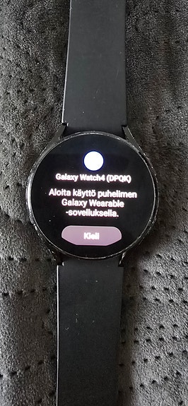 Samsung Galaxy Watch 4 (Musta)