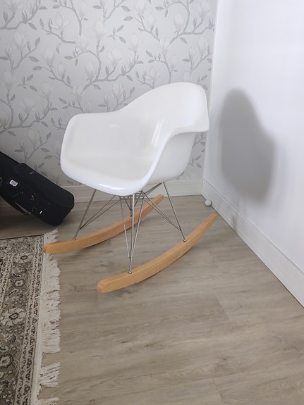 Moderni keinutuoli